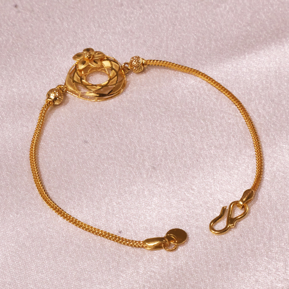 BRACELET